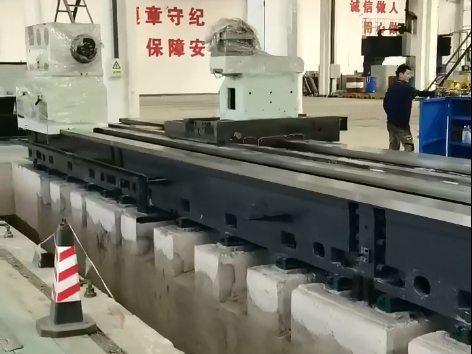 CK61220重型數(shù)控車(chē)床5.17日在無(wú)錫安家，安裝調(diào)試中